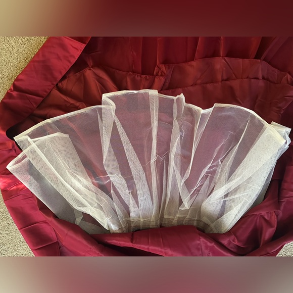 Beautiful Fancy Dress with a long train ❤️ - Picture 8 of 14